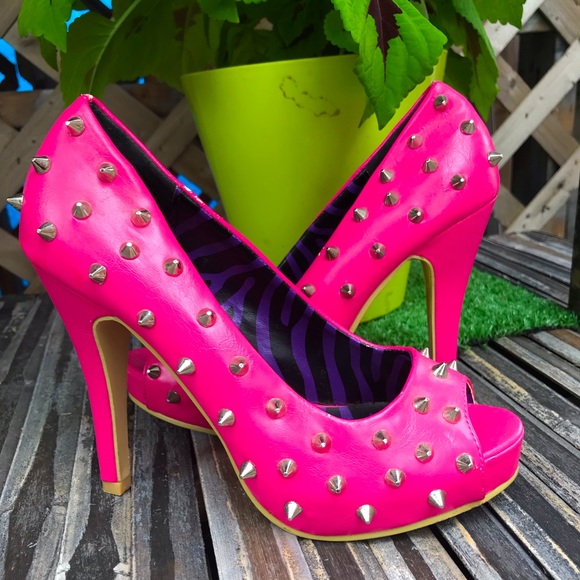 Abbey dawn by Avril Lavigne - Picture 1 of 5